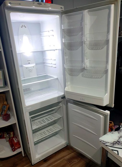 Combina Frigorifica LG Total No Frost Multi Air Flow 303 L