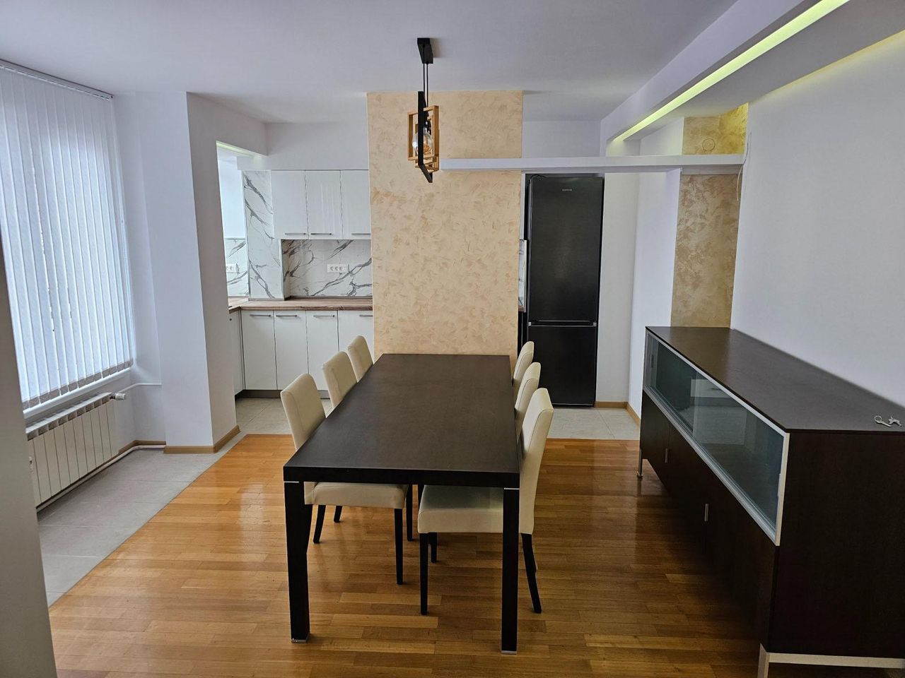 Дава се под наем Тристаен апартамент в Пловдив, Кършияка - 140 кв.м за 1000 € - Снимка #3
