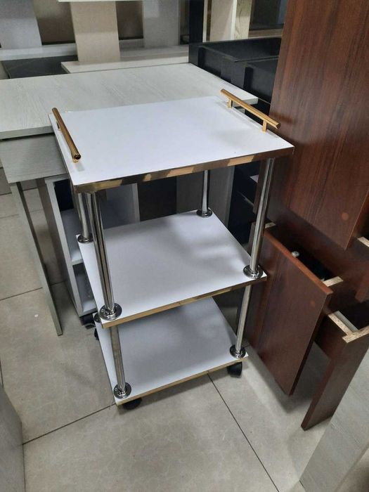 Тележка , помошница , тумбочка , этажерка для салона красоты.