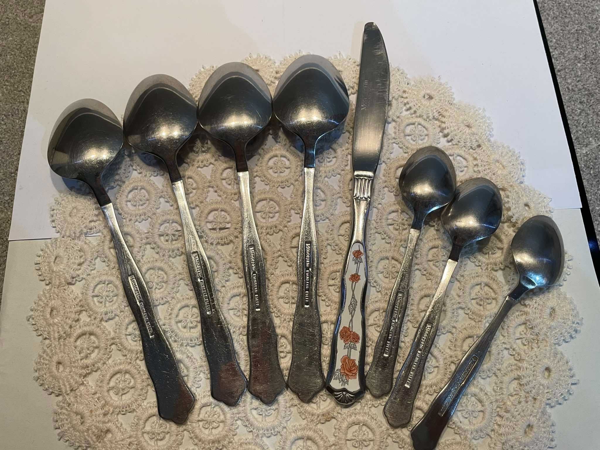 Красиви прибори MONOGRAM от Англия с рози и керамични дръжки