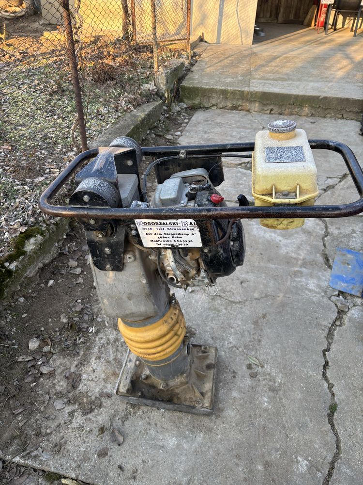 Inchiriez placa vibranta/ mai compactor/ generator