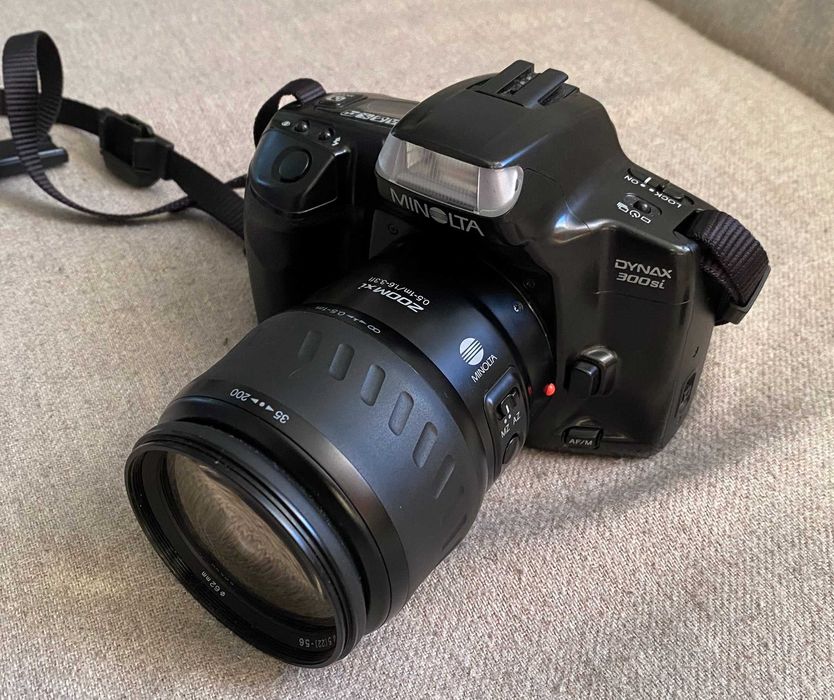 SLR Minolta Dynax 300si + Minolta AF 35-200mm 1-4.5 ZOOM xi - colectie