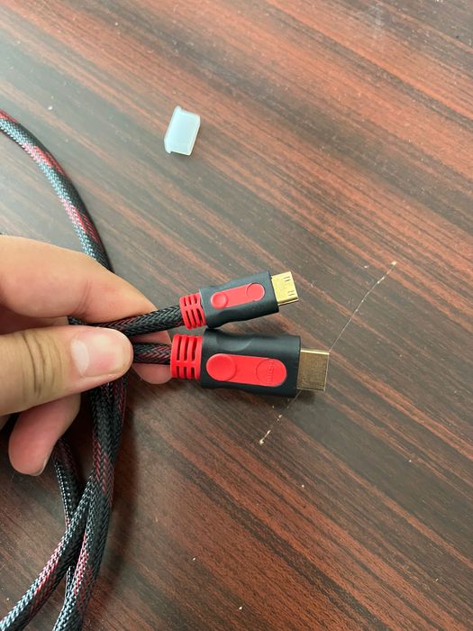Кабел HDMI с малък изход