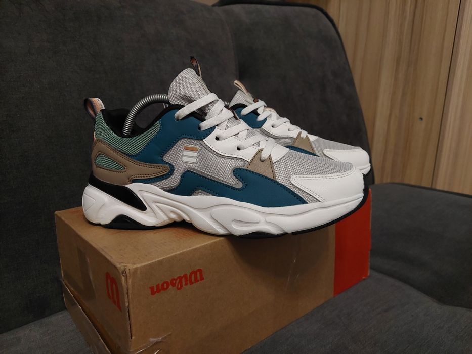 Adidasi sport barbati marca Champion