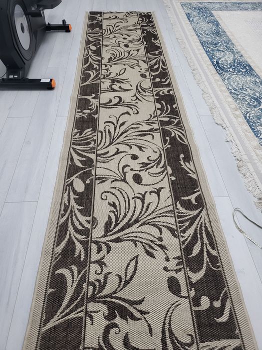 Бежевая дорожка с коричневый узором