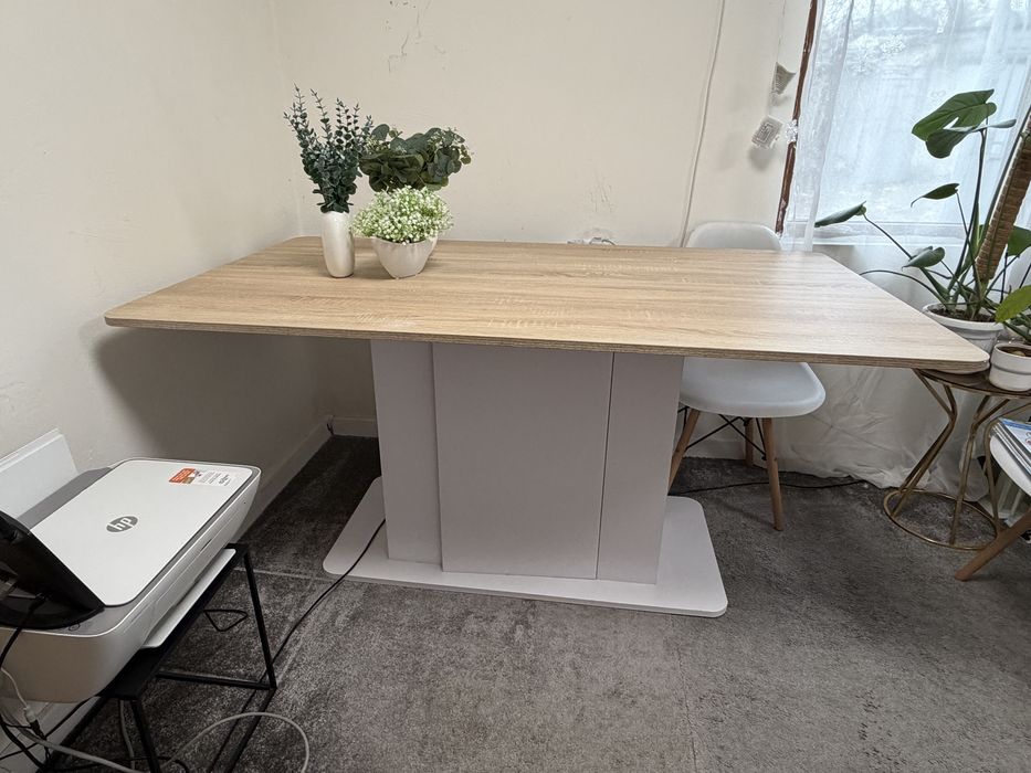 Трапезна маса с опция за съхранение