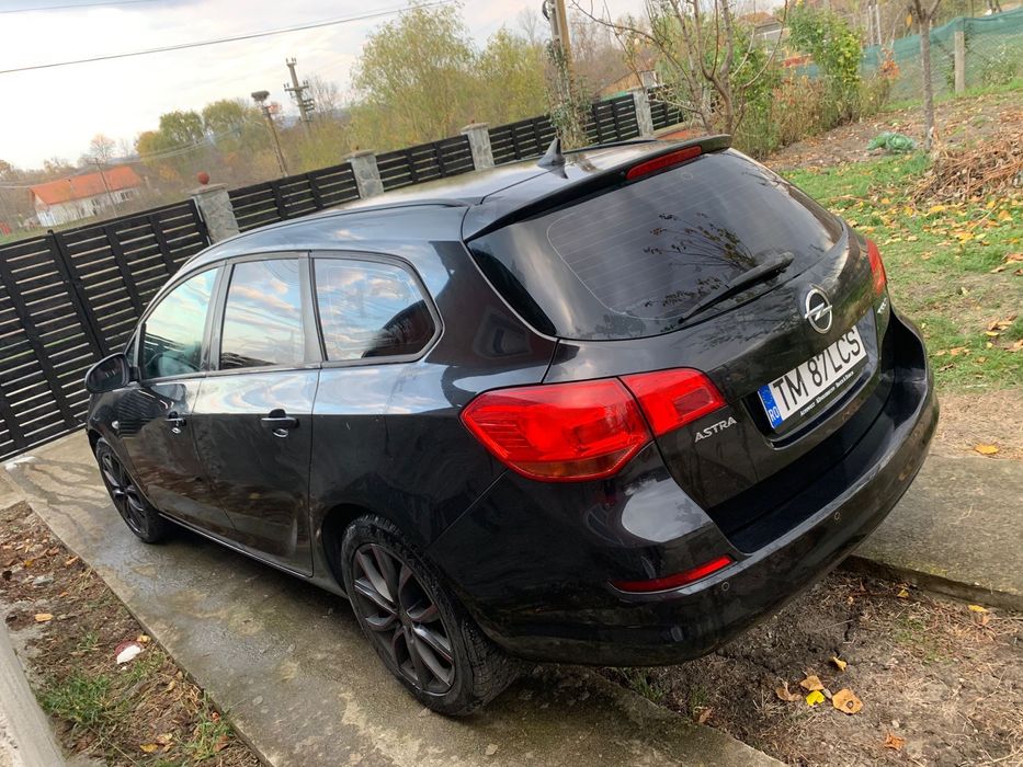 Opel Astra J Combi 2012