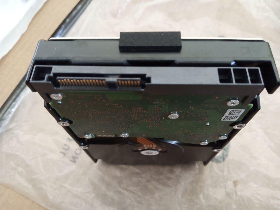 Продам жёсткий диск HGTS. ( 2 TB )