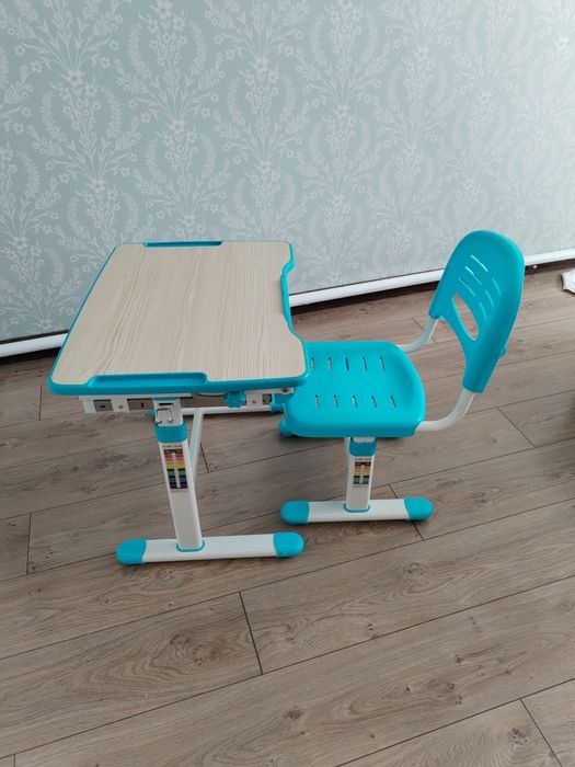 Продам школьную парту