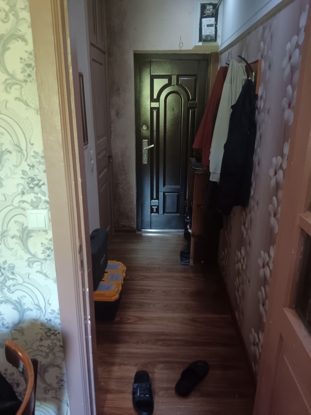Chilonzor 24 kvartalda 2 qavatda joylashgan bez makler kvartira i