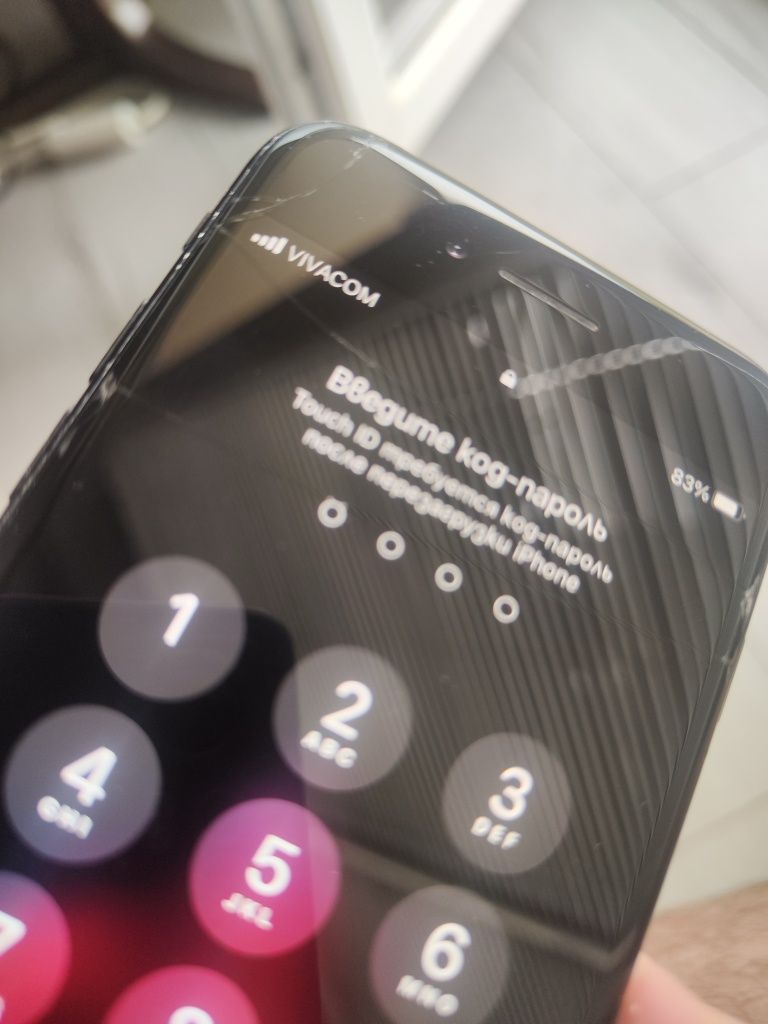 Телефон IPhone 7