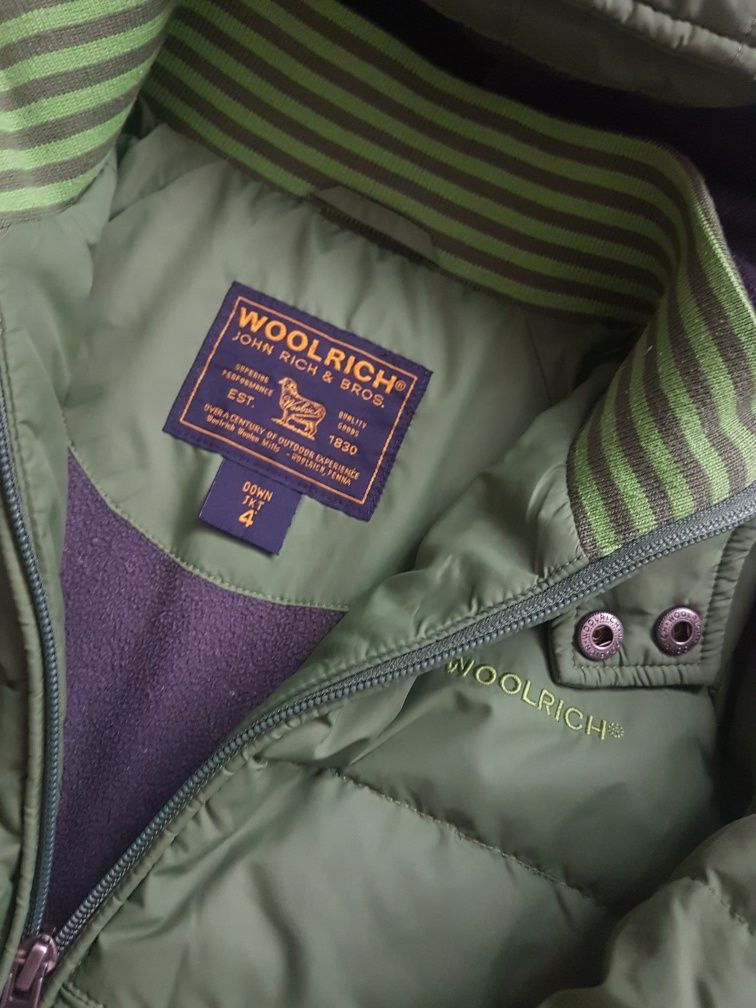 Geaca din puf Woolrich pt baieti de 4-5 ani,originala