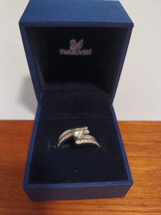 Vând Inel logodna Swarovski