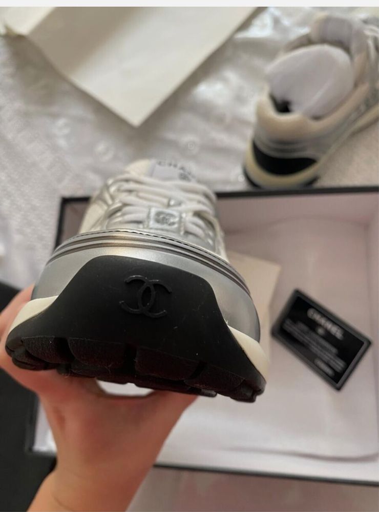 Chanel trainer leather pain for woman