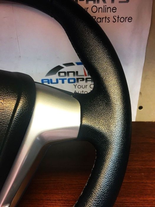 Продавам много запазен кожен 3 лъчев волан с аирбаг за FORD FIESTA