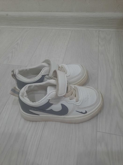 Кроссовки для девочек