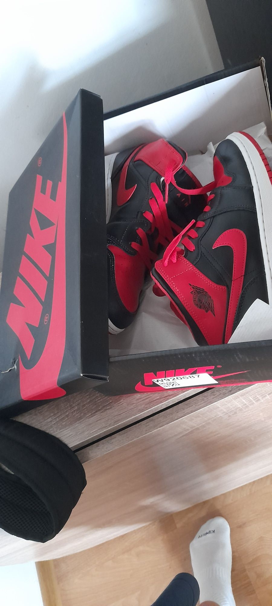 Nike Alternate Bred jordan1 mid