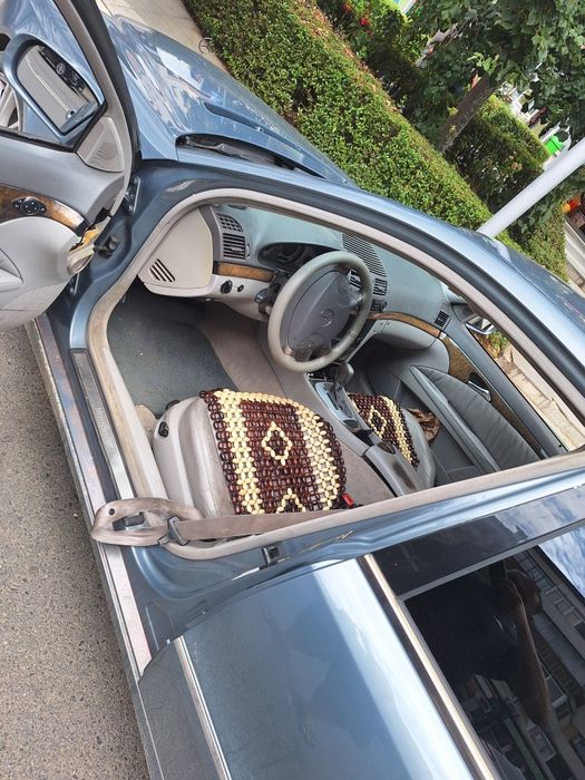 Vând Mercedes E Class în stare bună de funcțiune