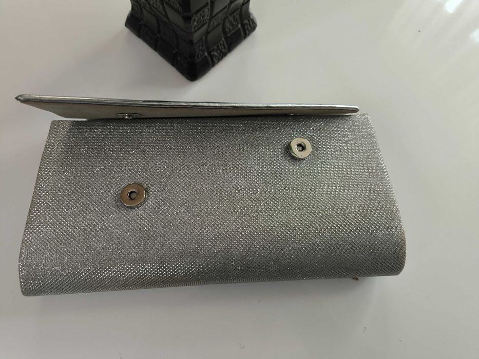 Малка дамска чанта за официални поводи