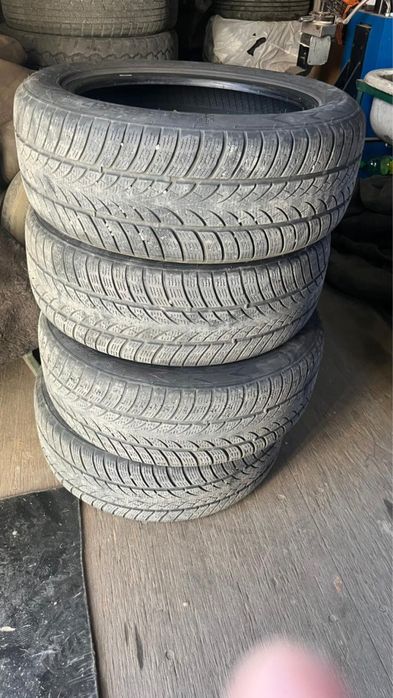 Шина 215/55/17 в хорошем состояний