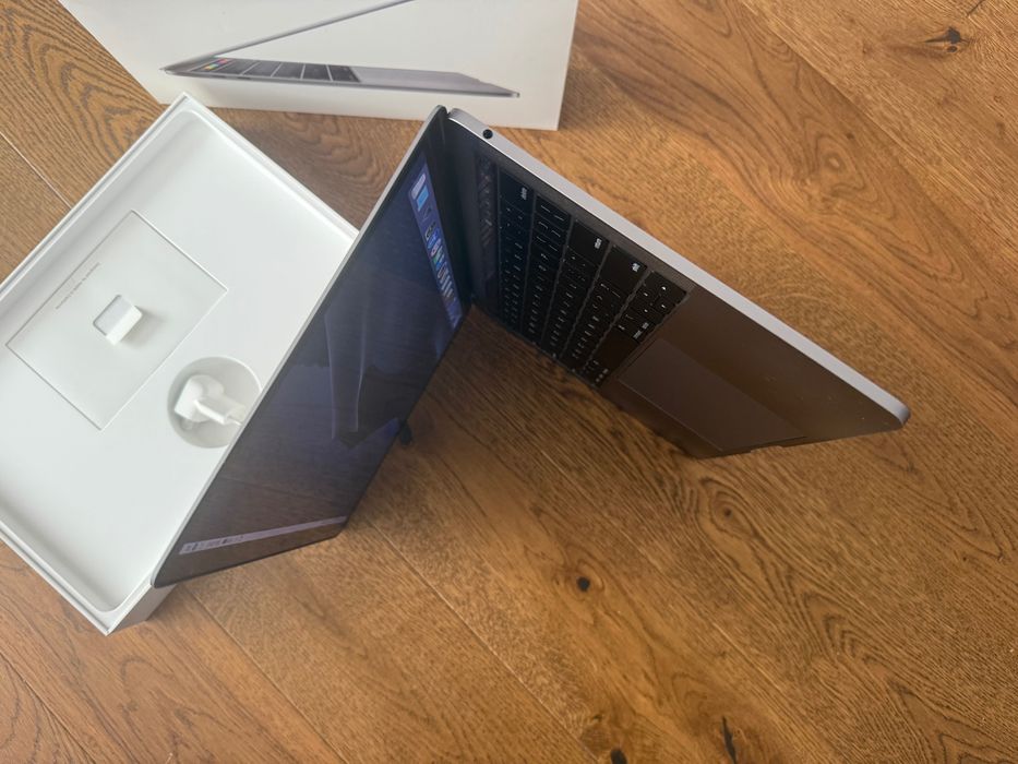 Macbook pro 2019 tochbar 13 inch Fullbox