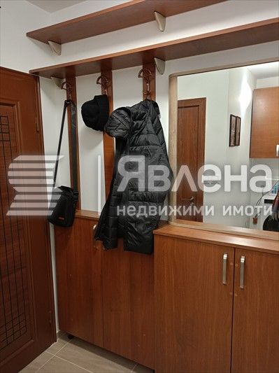 Тристаен имот до Украинското посолство