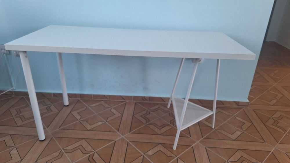 Бюро от ИКЕА с размери 140x60 см