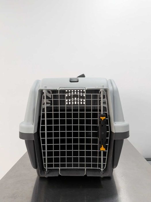 Cusca de plastic pentru transport SKUDO 3, maro gri, 40 x 39 x 60 cm