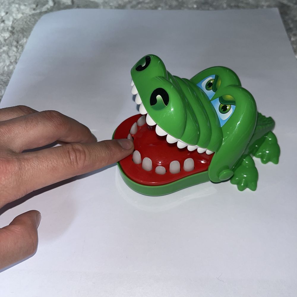 Игрушка кусающий крокодил