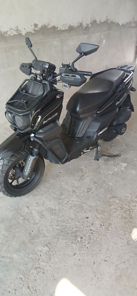 Mopedlar skuterlar