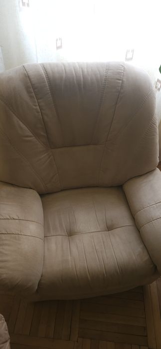 Set canapea extensibilă 3 locuri + 2 fotolii , piele întoarsă bej .