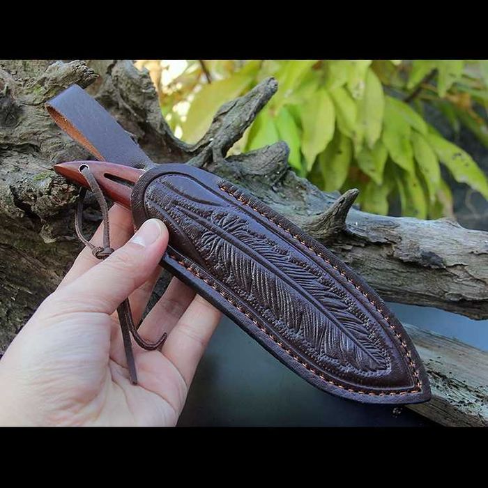 Нож с фиксирано острие и кожена кания Leef