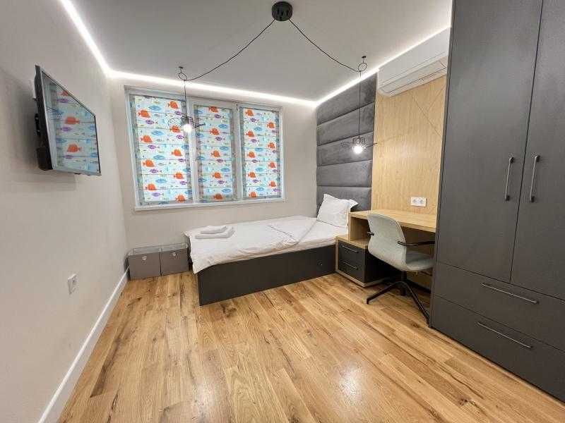 Дава се под наем Многостаен апартамент в Бургас, Център - 130 кв.м за 1250 € - Снимка #4