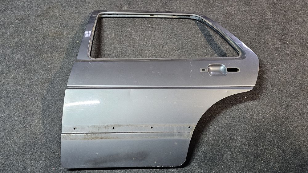 Usa originala Volkswagen Golf 2 / Jetta 2 (model 4usi)

Stare buna
Se