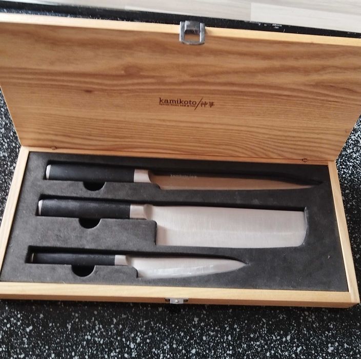 Ножове Kamikoto,  в оригиналната кутия, почти неизползвани.
