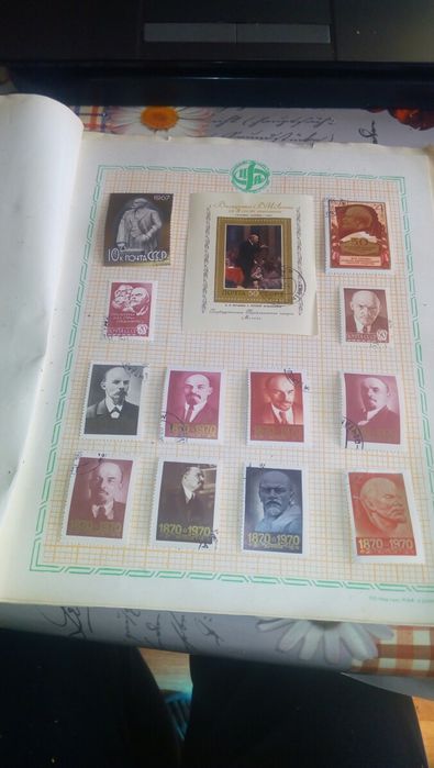 Колекция от стари пощенски марки в албум на Владимир Илич Ленин от 187