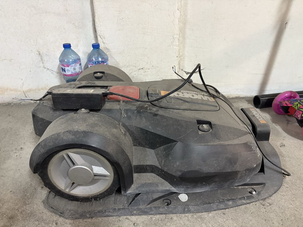 Косачка робот WORX