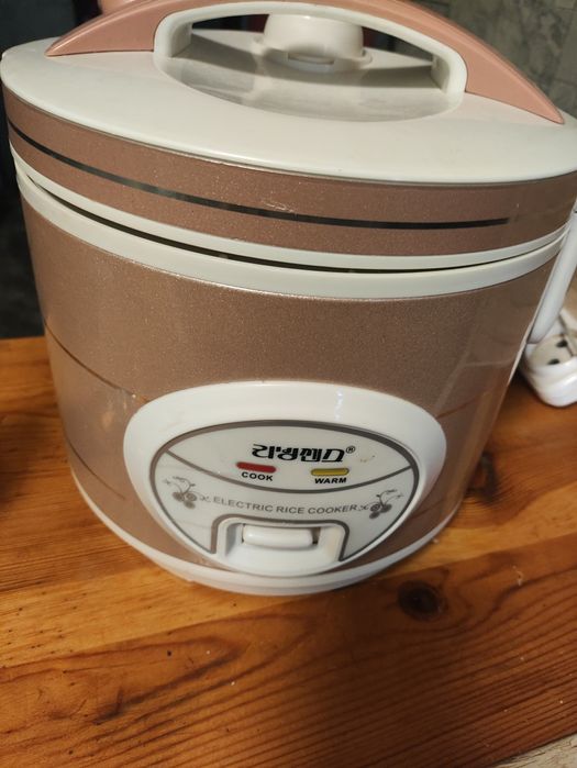 Рисоварка в хорошем состоянии