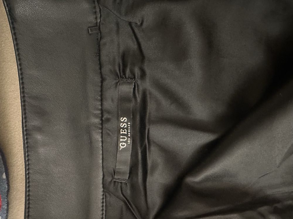 Продам мини юбку Guess