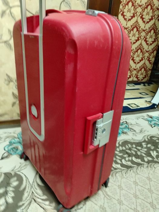 Чемодан дорожный