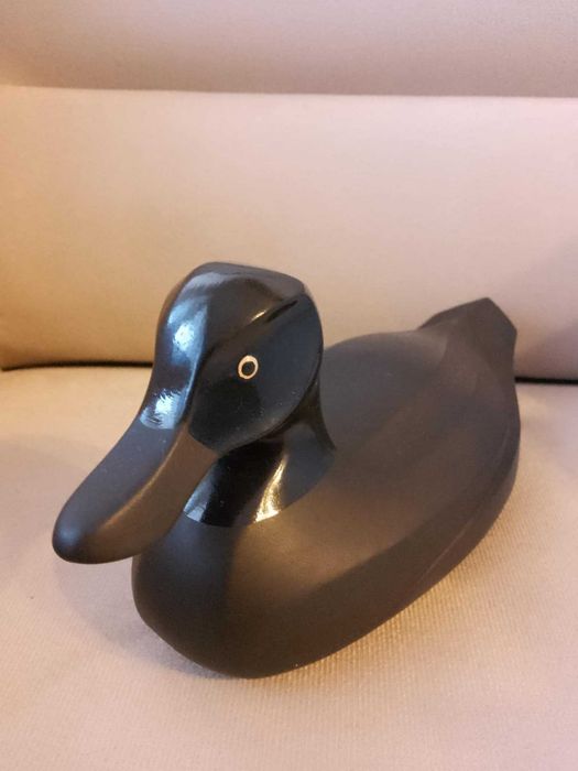 Фигура "Черна патица"