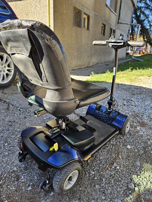 Електрически скутер за трудноподвижни хора и инвалиди