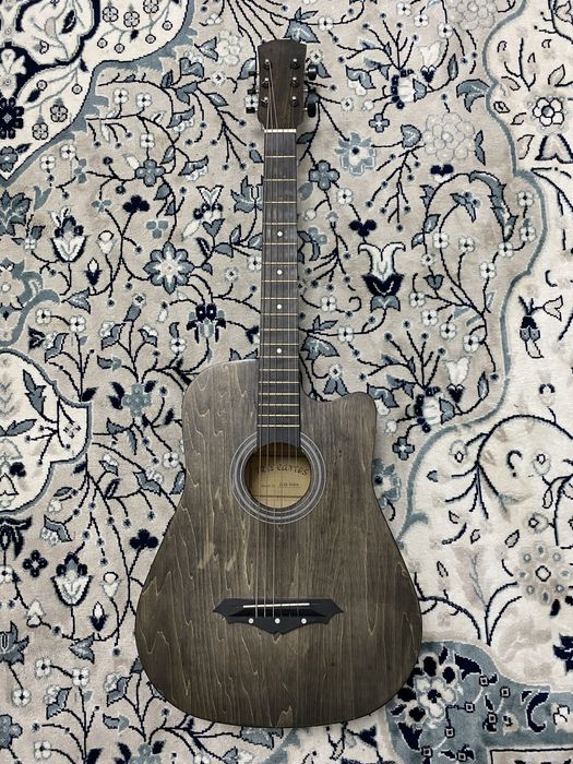 Продам гитару акустическая