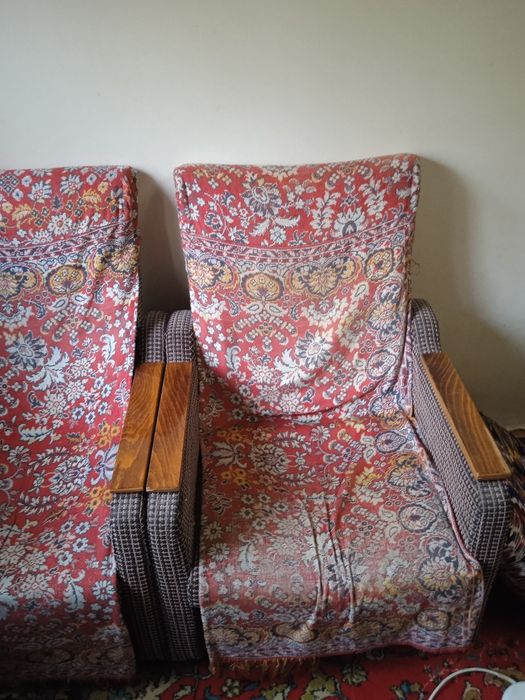 Qadimgi boʻlgan tremo, 2 Dana kreslo,stenka