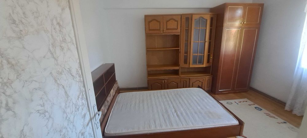 Dau in chirie apartament 2 camere in centru