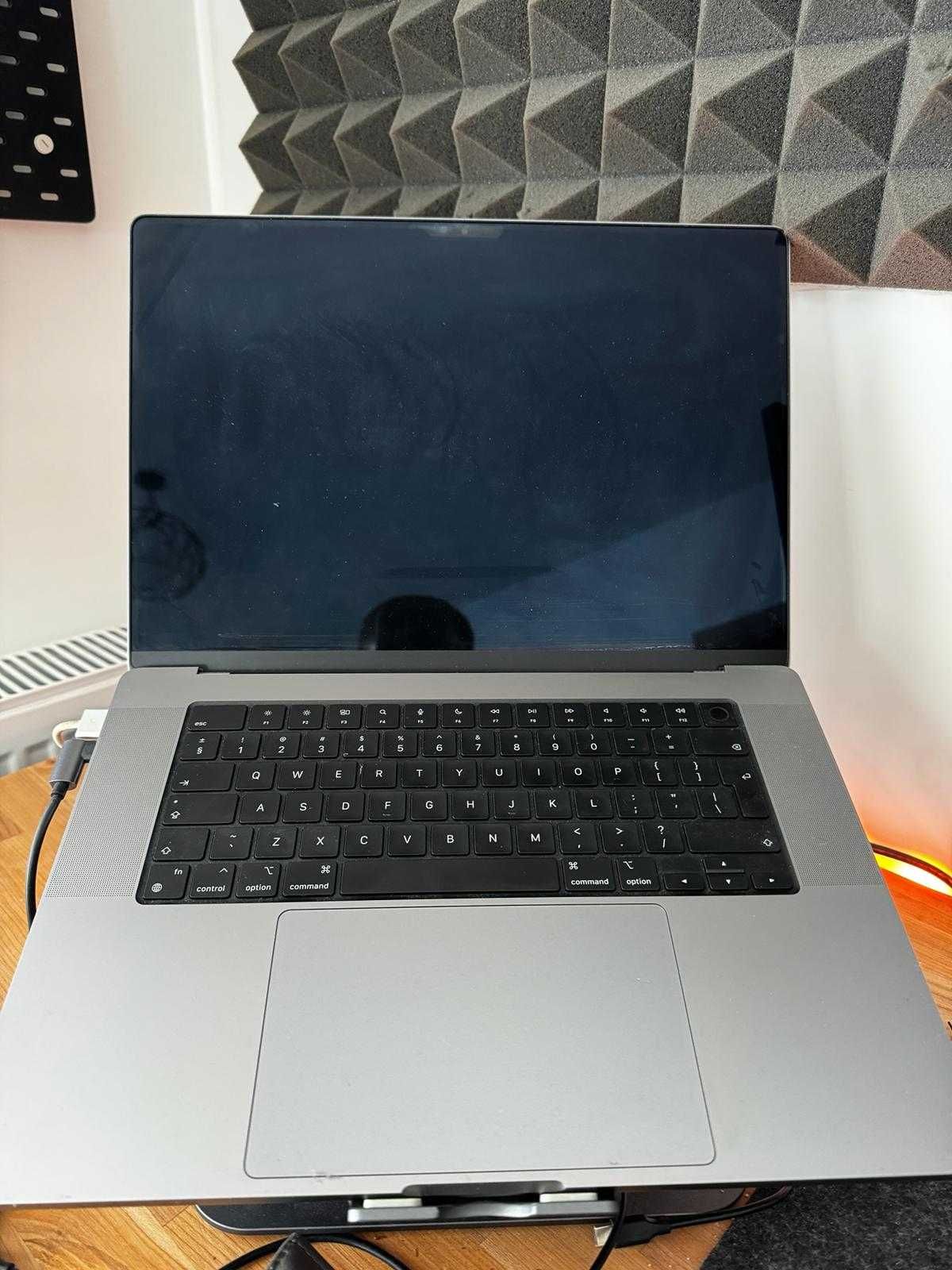 Macbook PRO 16" 512gb SSD 16gb RAM cu procesor M1 PRO Space Gray