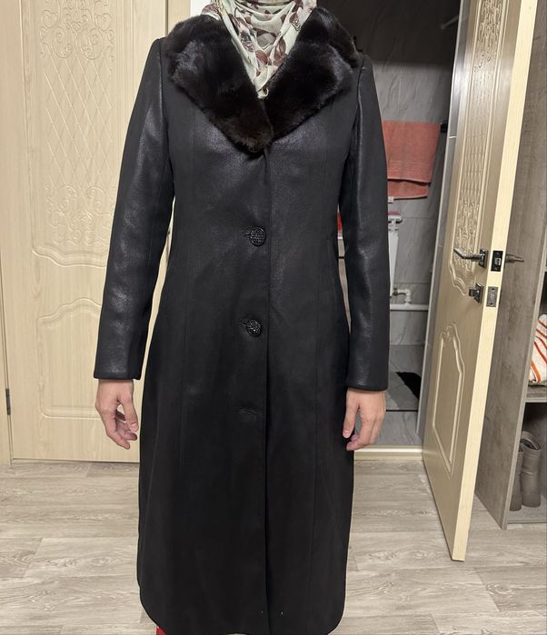 Продам новый плащ рр44-46 по оптовой цене 40 тыс норка воротник