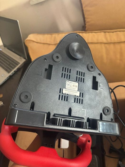 Продавам геймърски волан Trust Vibraforce Steering Wheel с педали