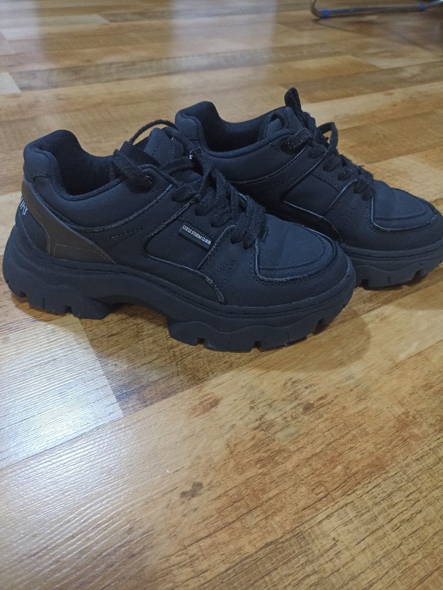 Adidași Zara fete!