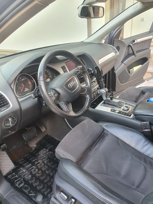 Audi Q7  distronic